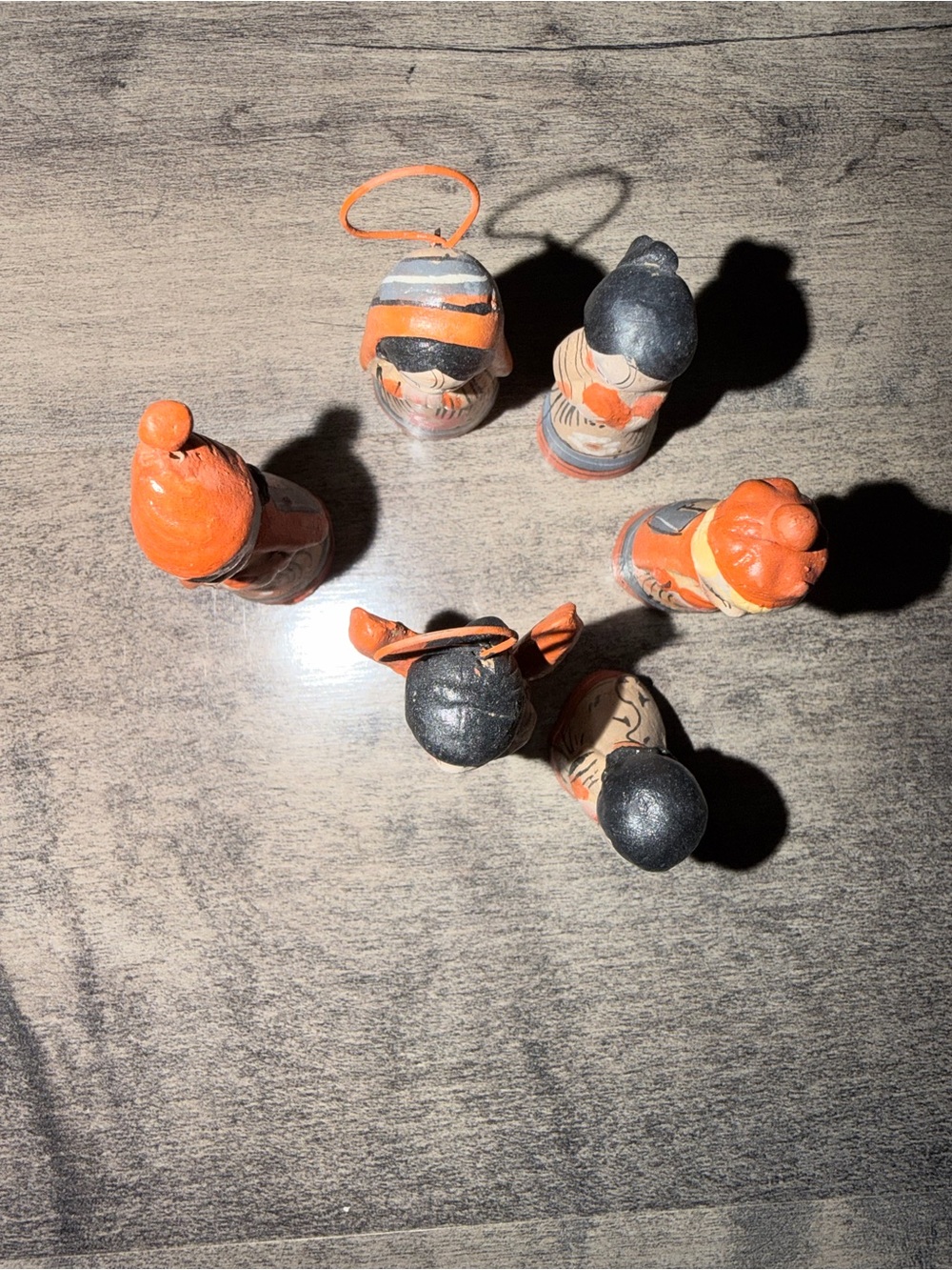 Vintage Mexican Hand-Painted tonala Figurine Set in Orange and Black - Picture 10 of 10